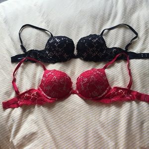 Set of 2 beautiful black and red lace bras 32B